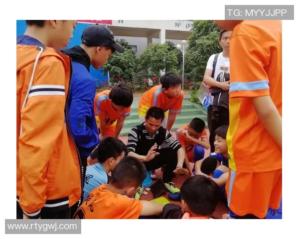 从绿茵场到人生新征程 足球退役球星的转型与心路历程